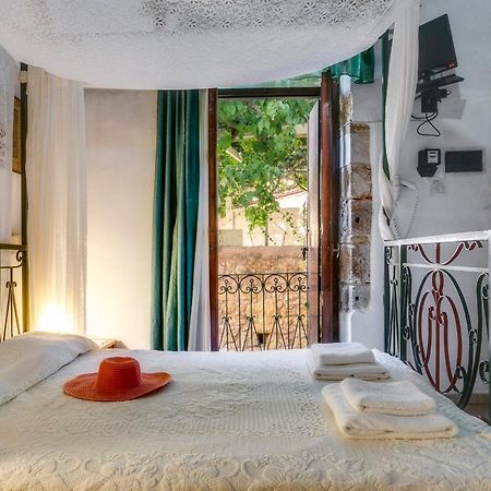 Ifigenia Rooms By Marios Ханья Экстерьер фото