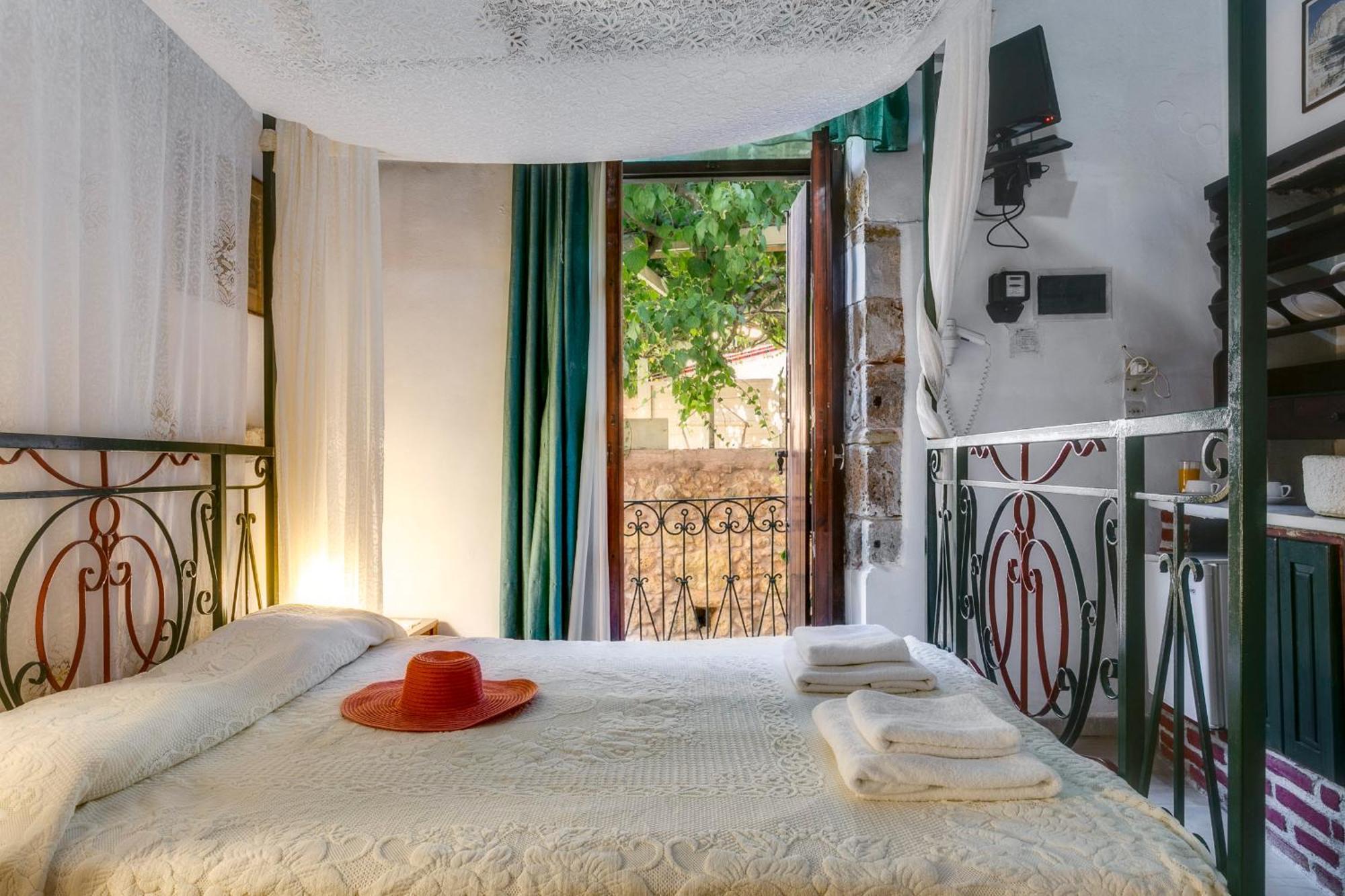 Ifigenia Rooms By Marios Ханья Экстерьер фото